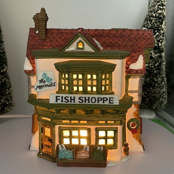 DEPT 56 MERMAID FISH SHOP - Picture 5 of 13